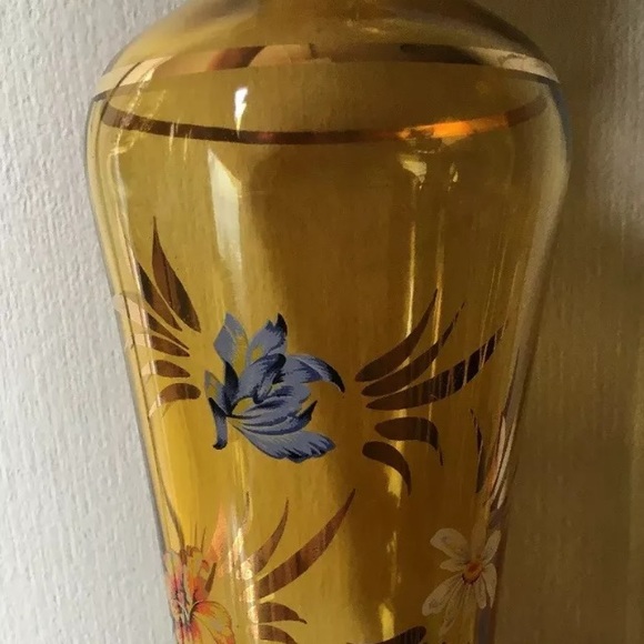 Vintage wine- drink decanter. Pretty floral design - Picture 3 of 8